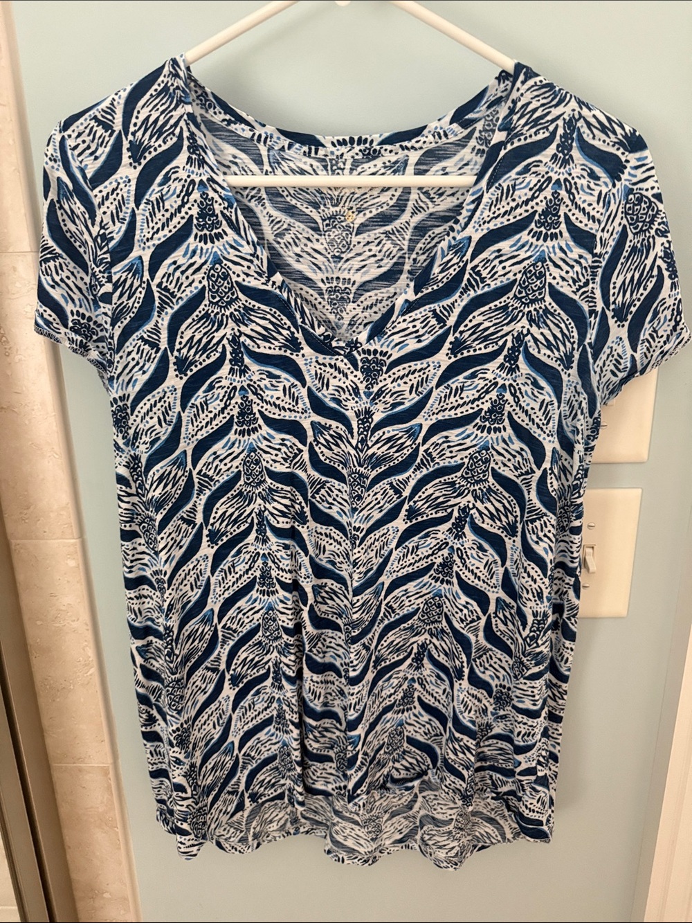 Lilly Pulitzer Navy & White V-Neck Leaf-Print Tee